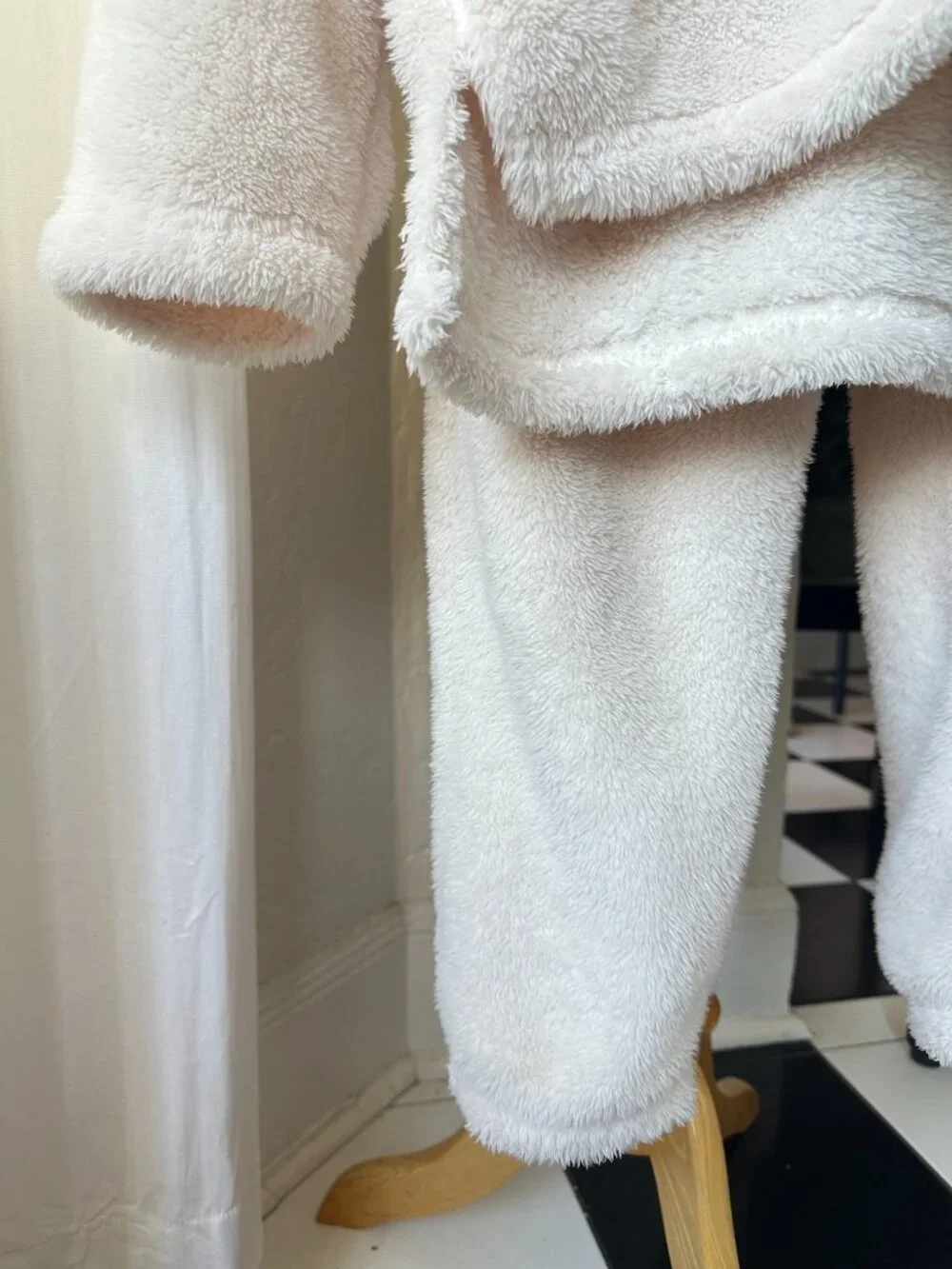 Women’s M Fluffy Fleece Pajama Set Ivory White Plush 2 Piece Loungewear
